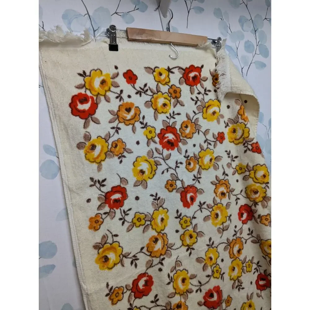 Vintage 1960s/70s Springmaid Fringe Bath Towel Cream Orange Floral GrannyCottage